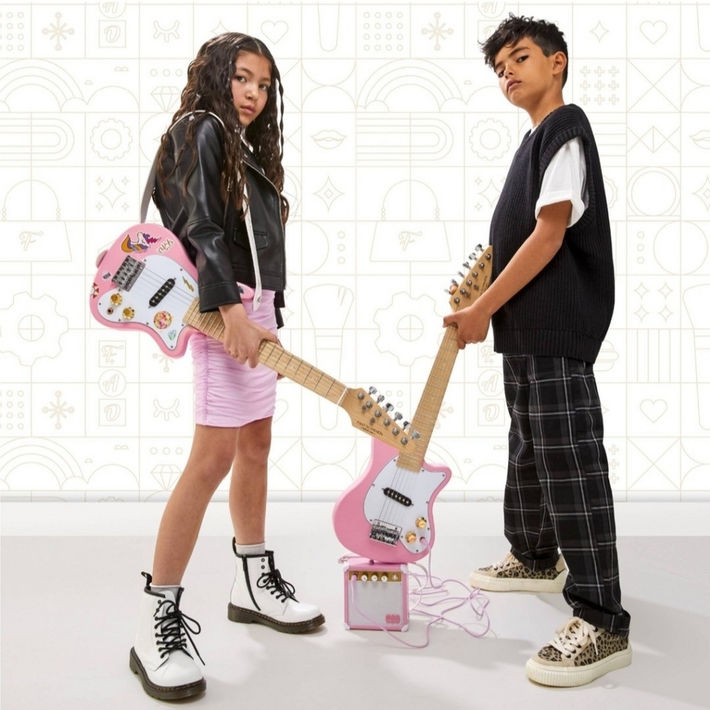 NEW FAO Schwarz Stage Stars Electric Guitar and Amp Real electric guitar - Picture 16 of 16